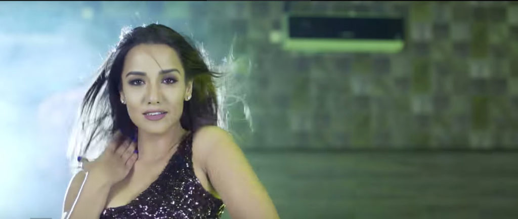 OHH SO HOT! PRIYANKA SIZZLES IN PRAMOD'S "LAIDEU NA MAYALE"